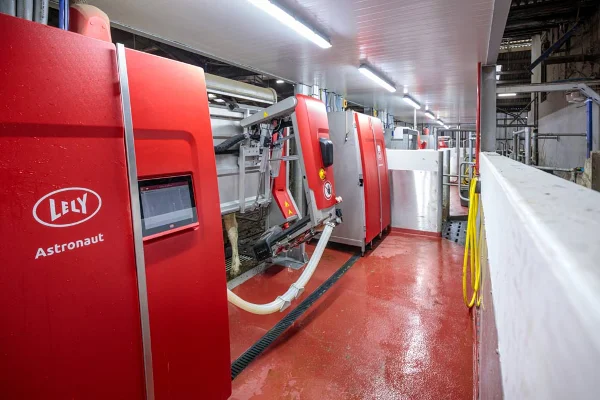 LELY-ROBOT-DE-TRAITE-LAITERIE-N_IR-II-A5-next-(16)4463.jpg