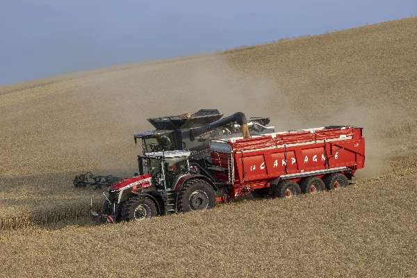 LA%20CAMPAGNE%20BENNE%20MF9S_EU_TRAILER_MF_IDEAL7T_WORKING_FR_0623-8688.jpg