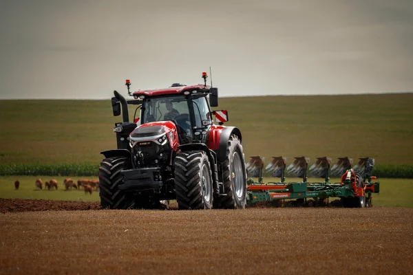 CASE-IH-TRACTEUR-CIH_OPTUM_440_MY26__C4I9073-(1).jpg