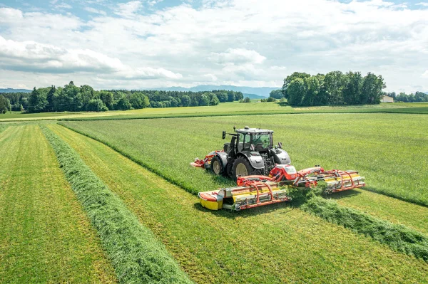 POTTINGER-FENAISON-NOVACAT_V10000_JohnDeere_D_31-34_SAT.jpg