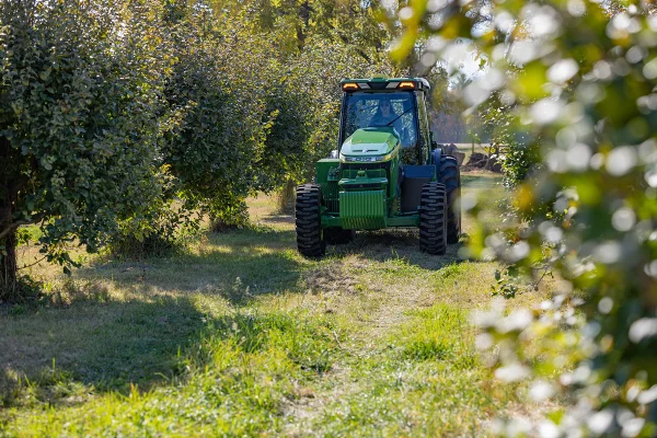 JOHN-DEERE-TRACTEUR-ELECTRIQUE-E-Power-tractor_02.jpg