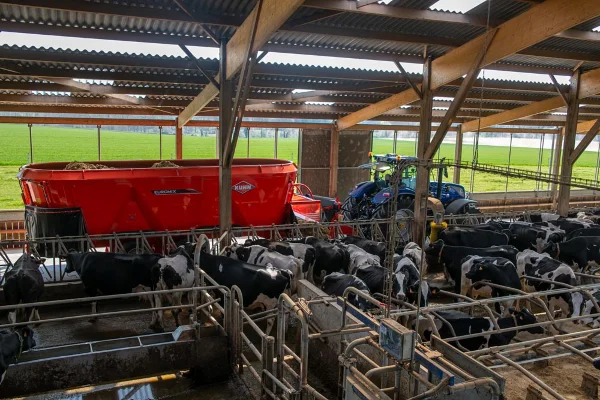KUHN-AUDUREAU-MELANGEUSE-TRAINEE-ELEVAGE-(1).jpg